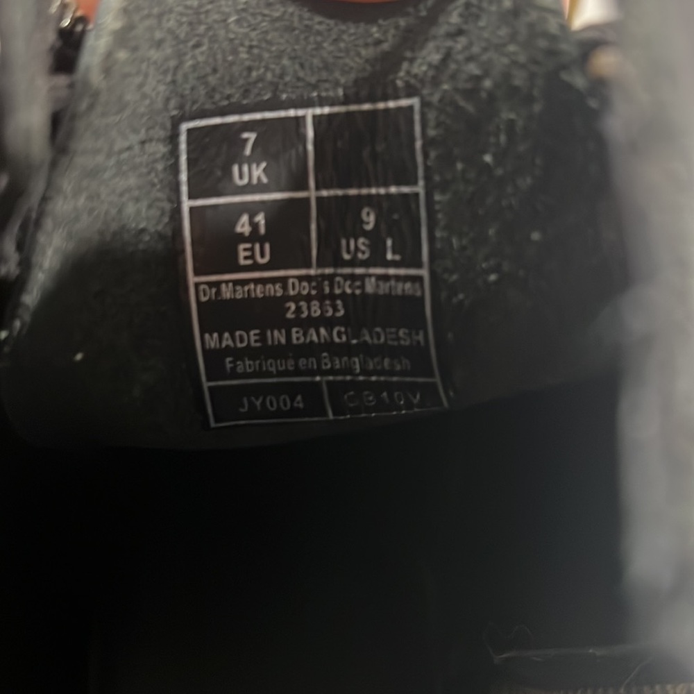 Dr.Martens black leather boots size 9 - Picture 4 of 4